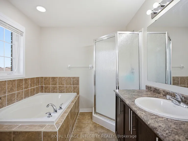 354 Rolling Meadow Cres — Photo 16