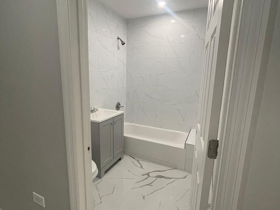 2nd image of 1607 Crosby Ave #O