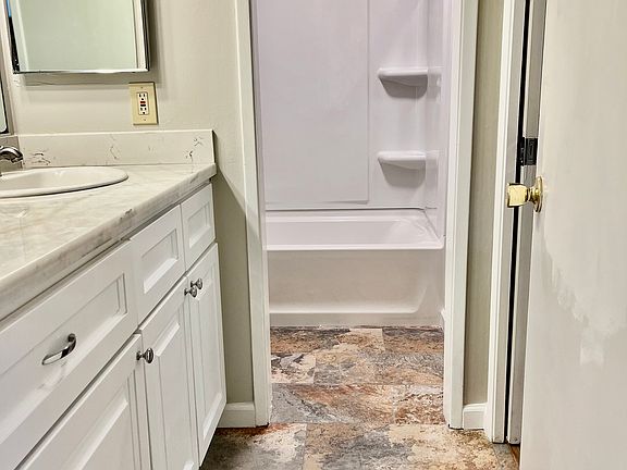 3rd image of 5109 Greenberry Dr