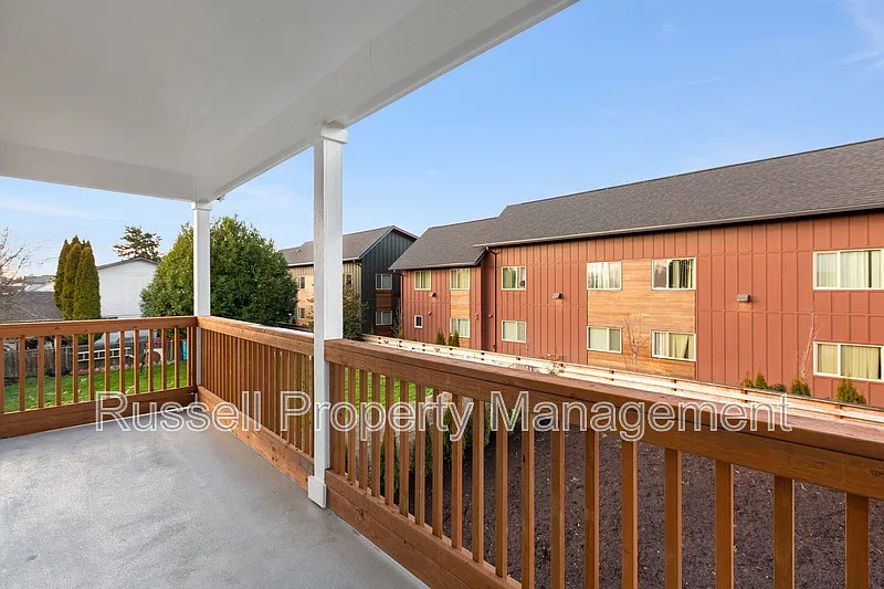 3 bed, 2.0 bath, 1296 sqft, $2,170 — Photo 4