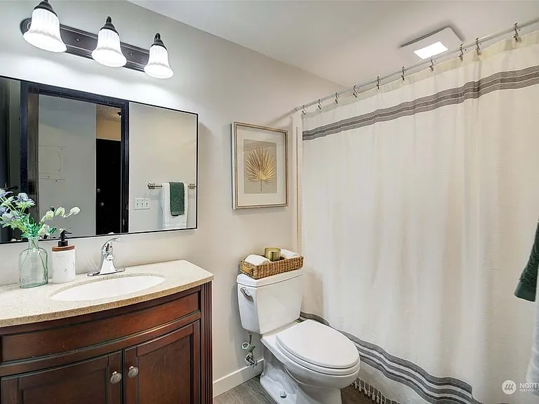 400 Melrose Ave E #302 — Photo 2