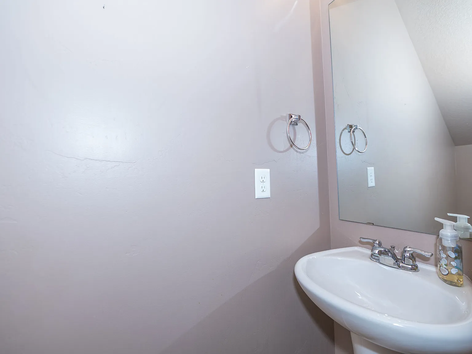 3 bed, 2.5 bath, 1445 sqft, $2,100 — Photo 2