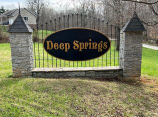 198 Deerwood Dr, Science Hill, KY 42553