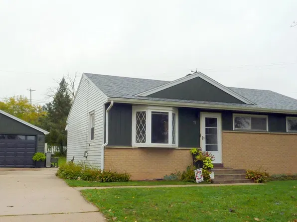 714 E Wisconsin AVENUE, Pewaukee, WI 53072