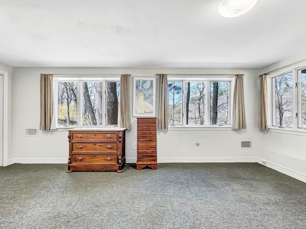 35 Wallace Rd, Wayland, MA 01778