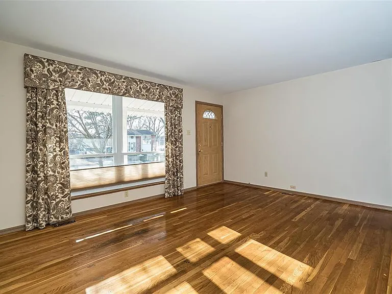 11943 Glen West Dr — Photo 4
