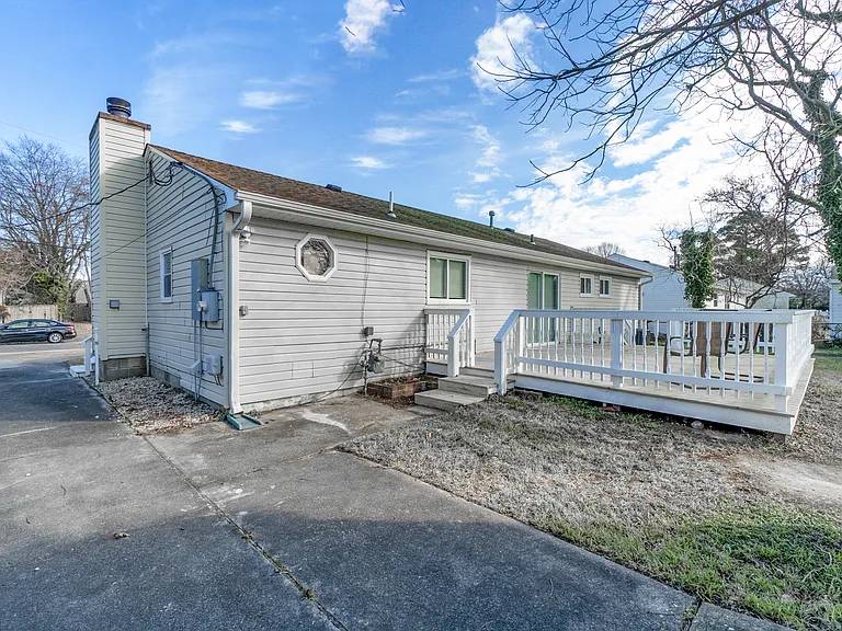 2249 Corbett Ave — Photo 29