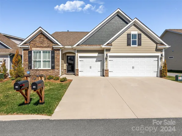 750 Summerfield Pl, Flat Rock, NC 28731