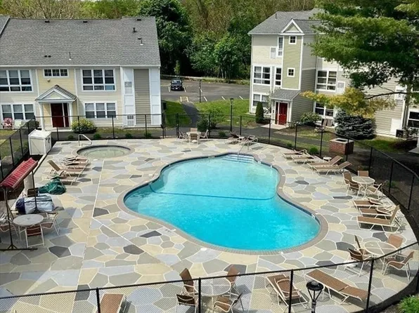 26 Beacon St APT 64F, Burlington, MA 01803