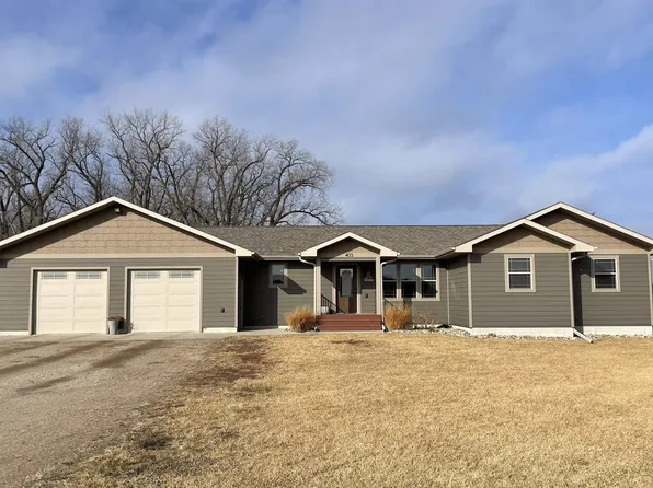 403 Tulip Ln, Yankton, SD 57078