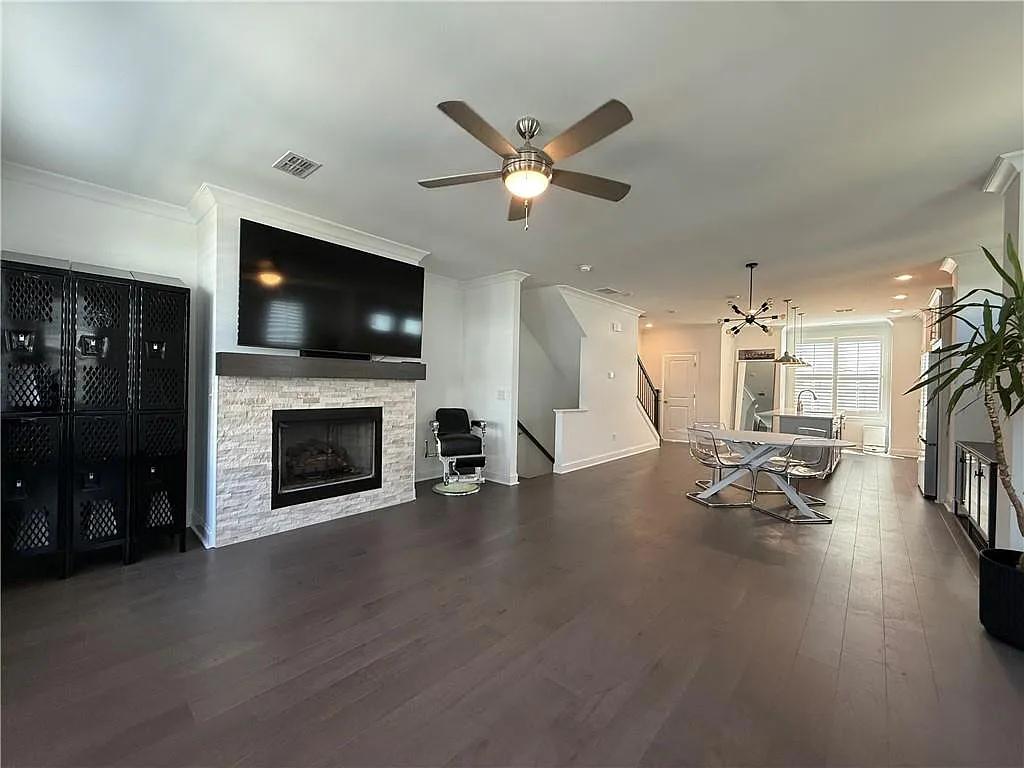 3 bed, 3.5 bath, 2016 sqft, $2,795 — Photo 2