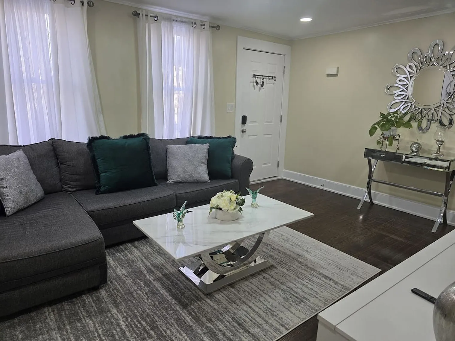 2 bed, 1.0 bath, $9,631 — Photo 2