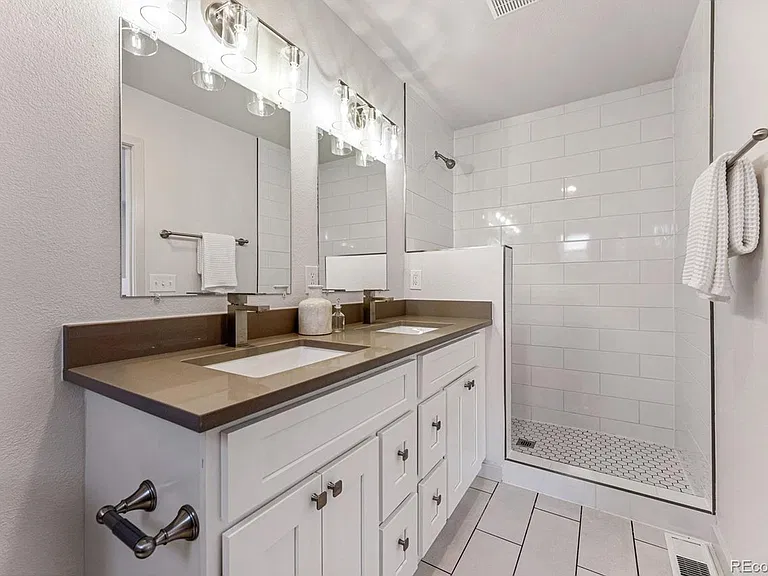 824 Walnut St #E — Photo 8