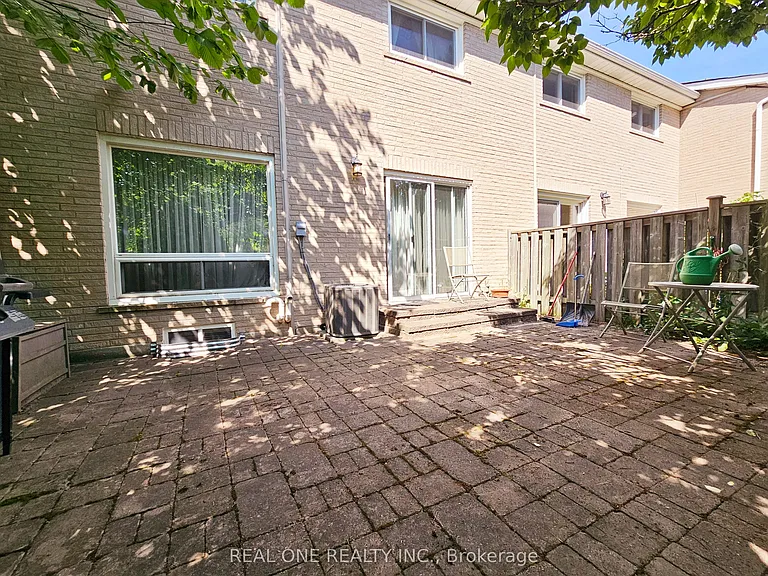 19 Liszt Gate #308 — Photo 14