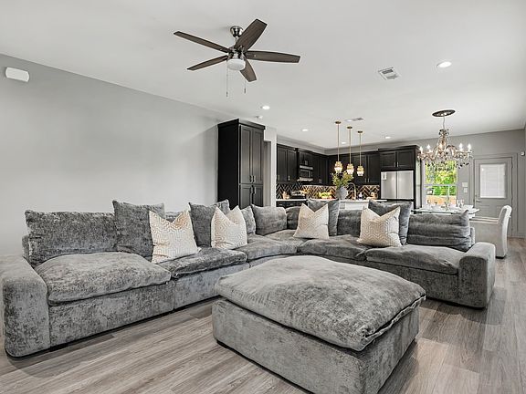 4th image of 511 Woodbine Ave