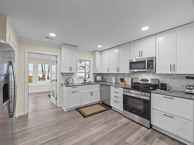 204 Hickory St — Photo 4