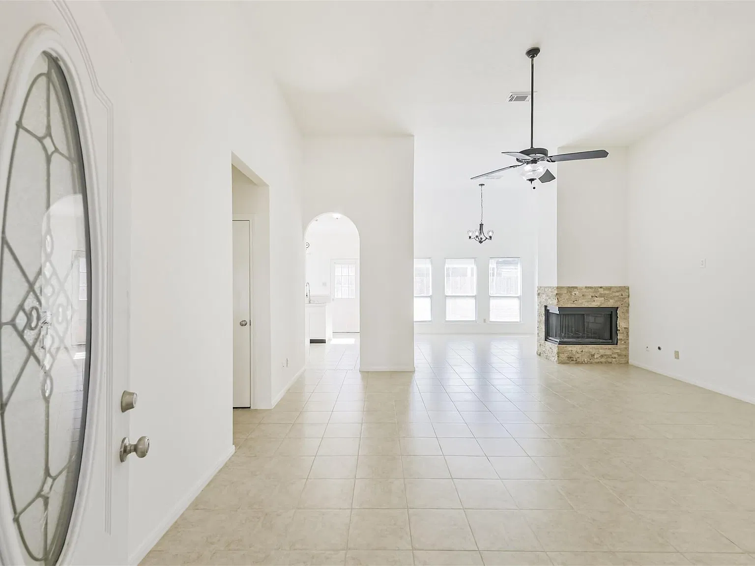 4 bed, 2.0 bath, 1791 sqft, $2,100 — Photo 2