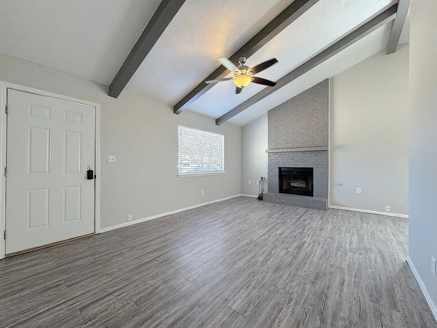 East El Paso 3bed/2bath Refrig A/C! — Photo 2