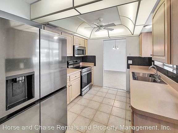 5th image of 440 E Shade Dr