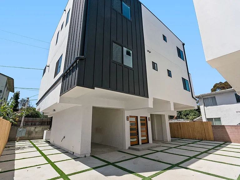 2637 S Garth Ave — Photo 3