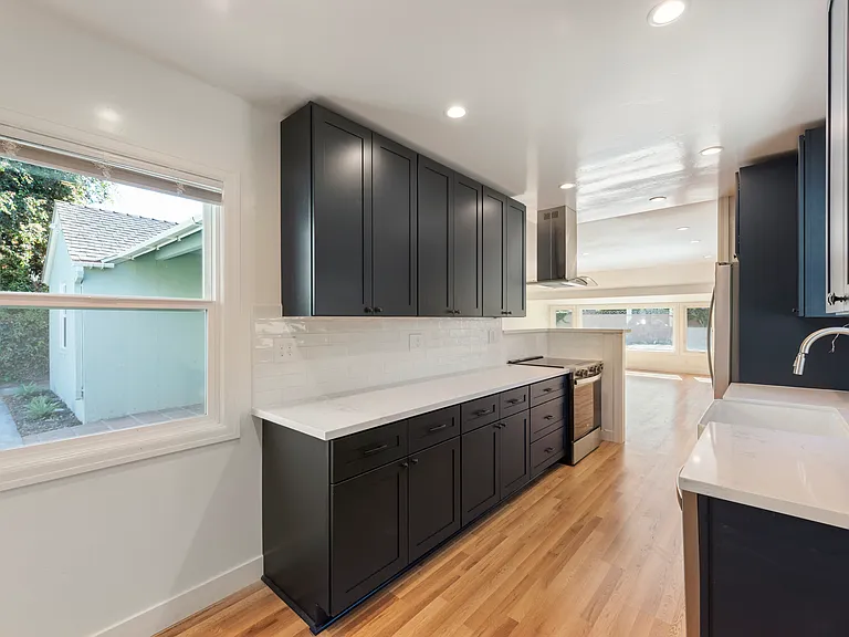301 Frances St — Photo 10