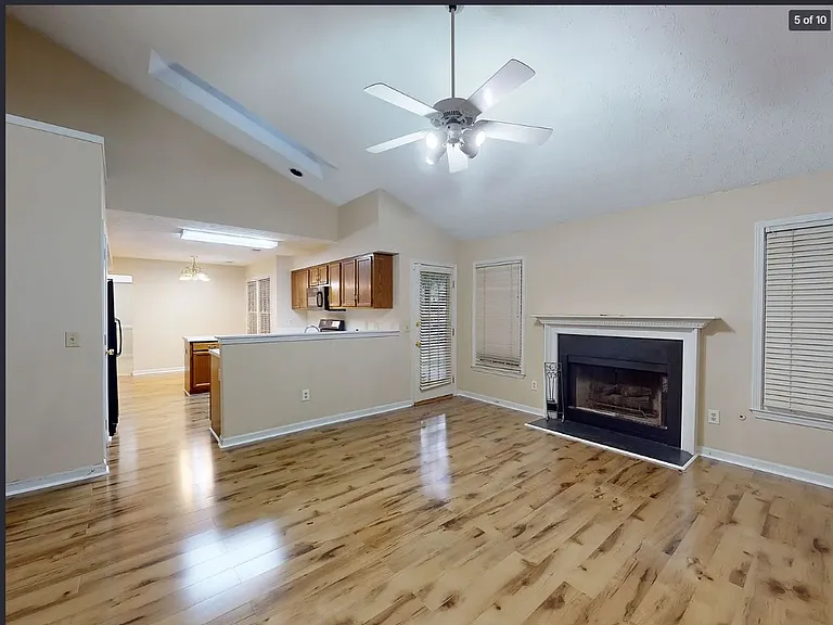 110 Beaverwood Ln — Photo 3