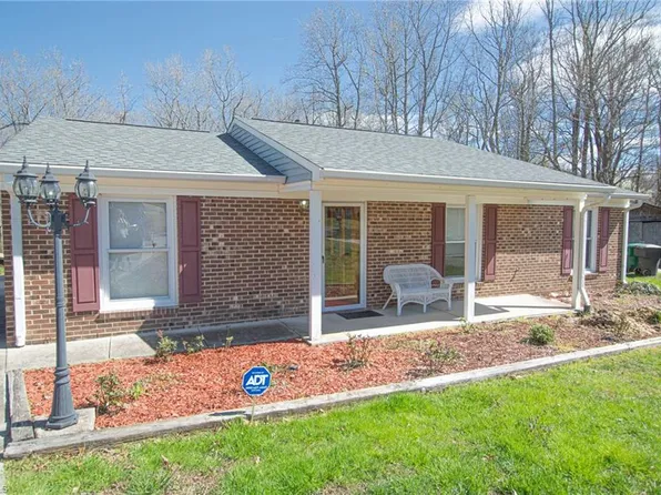814 Ernest Ct, High Point, NC 27263
