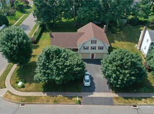 208 Lexington Rd, Glastonbury, CT 06033