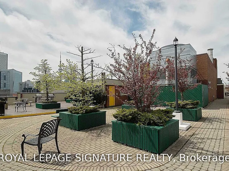 633 Bay St #419 — Photo 25