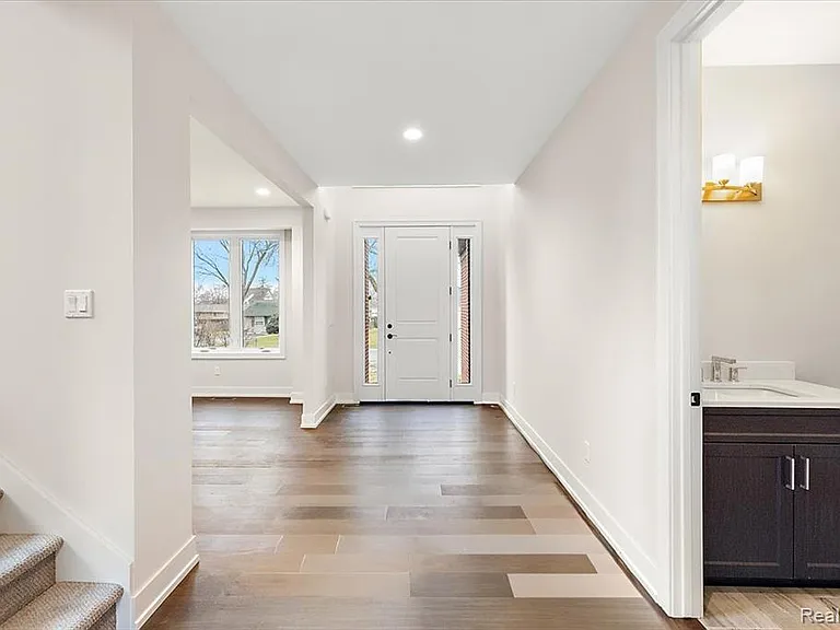 2921 Walsh Dr — Photo 5
