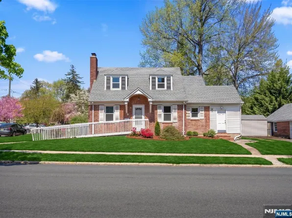 3 Wolcott Rd, Dumont, NJ 07628