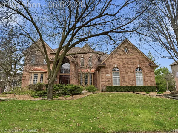 24081 Wintergreen Cir, Novi, MI 48374