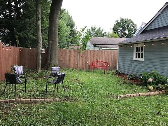 4th image of 25 Evergreen St