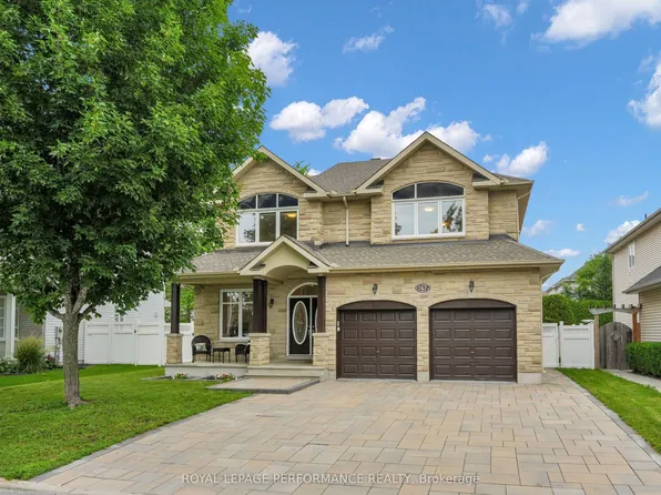 767 Long Point Cir, Ottawa, ON K1T 4H5