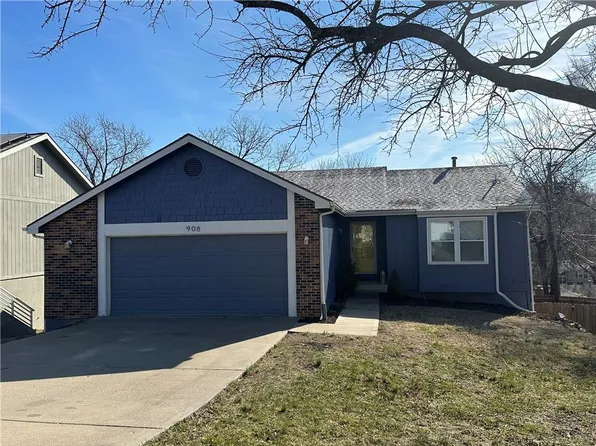 908 Chalk Hill Ct, Lawrence, KS 66049