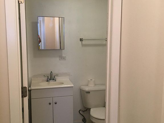 5th image of 5820 N Lincoln Ave #2S
