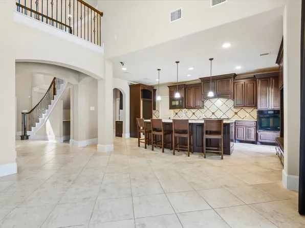 15811 Crestbrook Dr, Houston, TX 77059