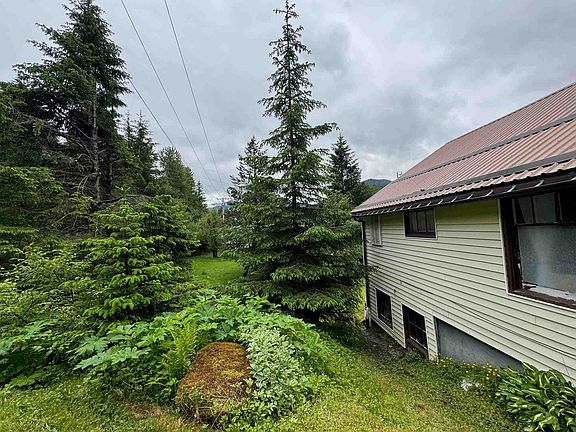 5th image of 225 Irwin St #225