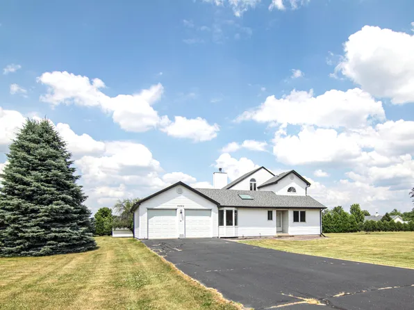 6885 Warren St, Saint Anne, IL 60964