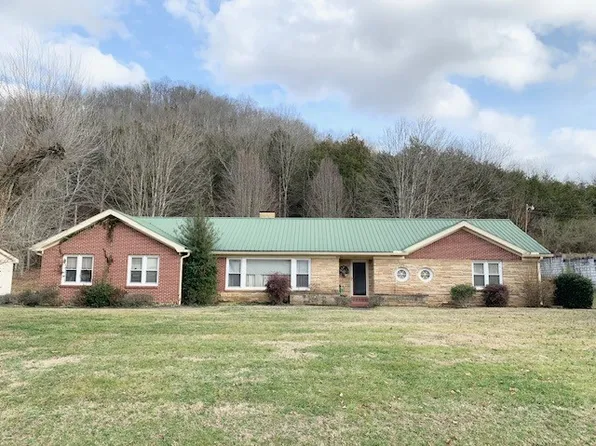 612 Hospital Dr, Gainesboro, TN 38562