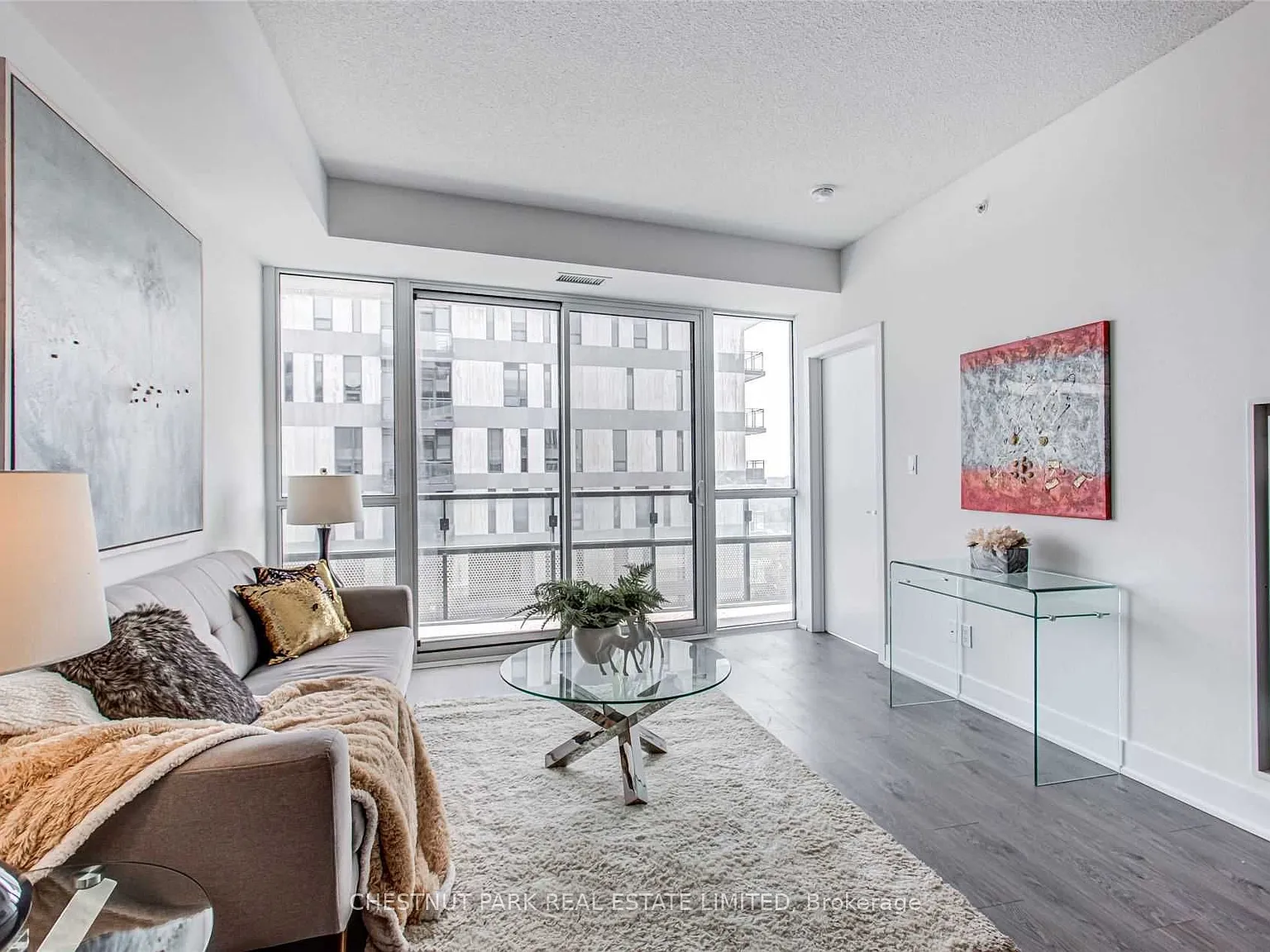 Flair Condos — Photo 3