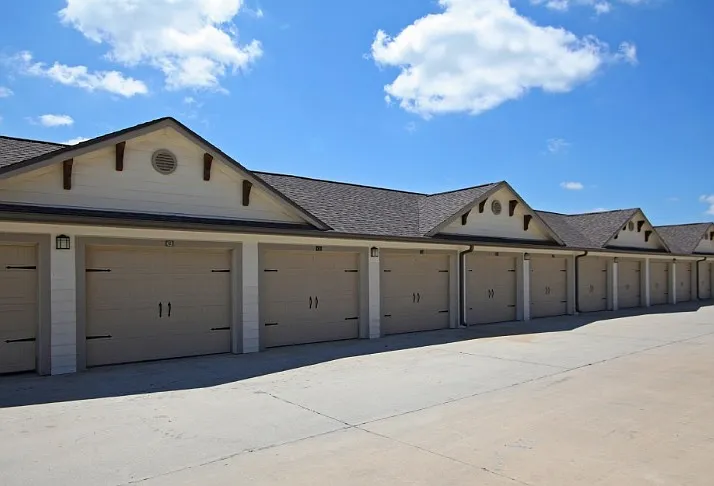 Cameron Isles Apartment Homes — Photo 12