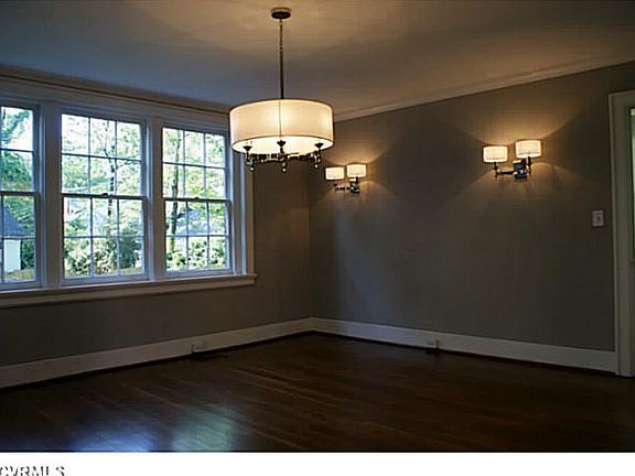 3rd image of 3111 Sunset Ave