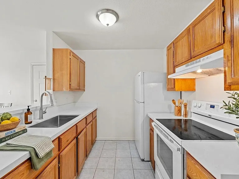 3110 Aberdeen Dr — Photo 5