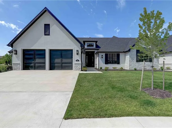 3912 W 85th St, Prairie Village, KS 66206