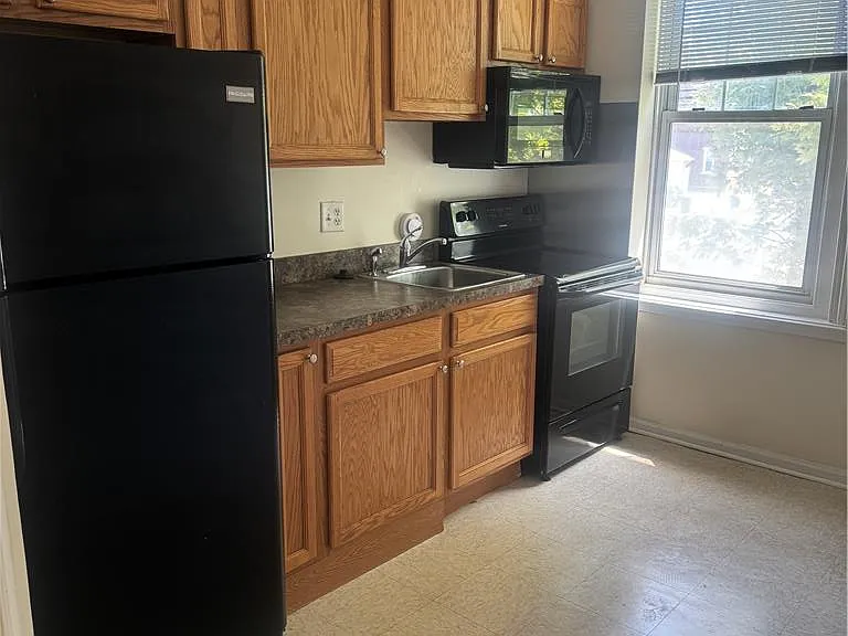 717 Center St #2F — Photo 3