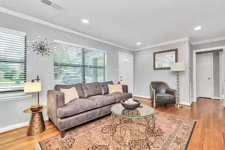 2107 Wakefield Dr — Photo 3