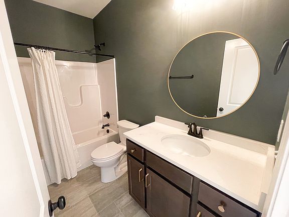 The Pin Oak Plan, Guest Bathroom