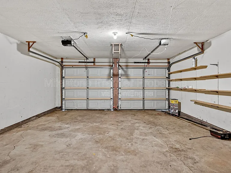 105 E Ford St — Photo 19