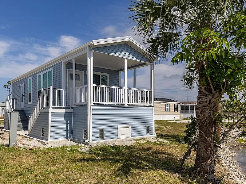 Sun Resorts & Residences Fort Myers Beach — Photo 2